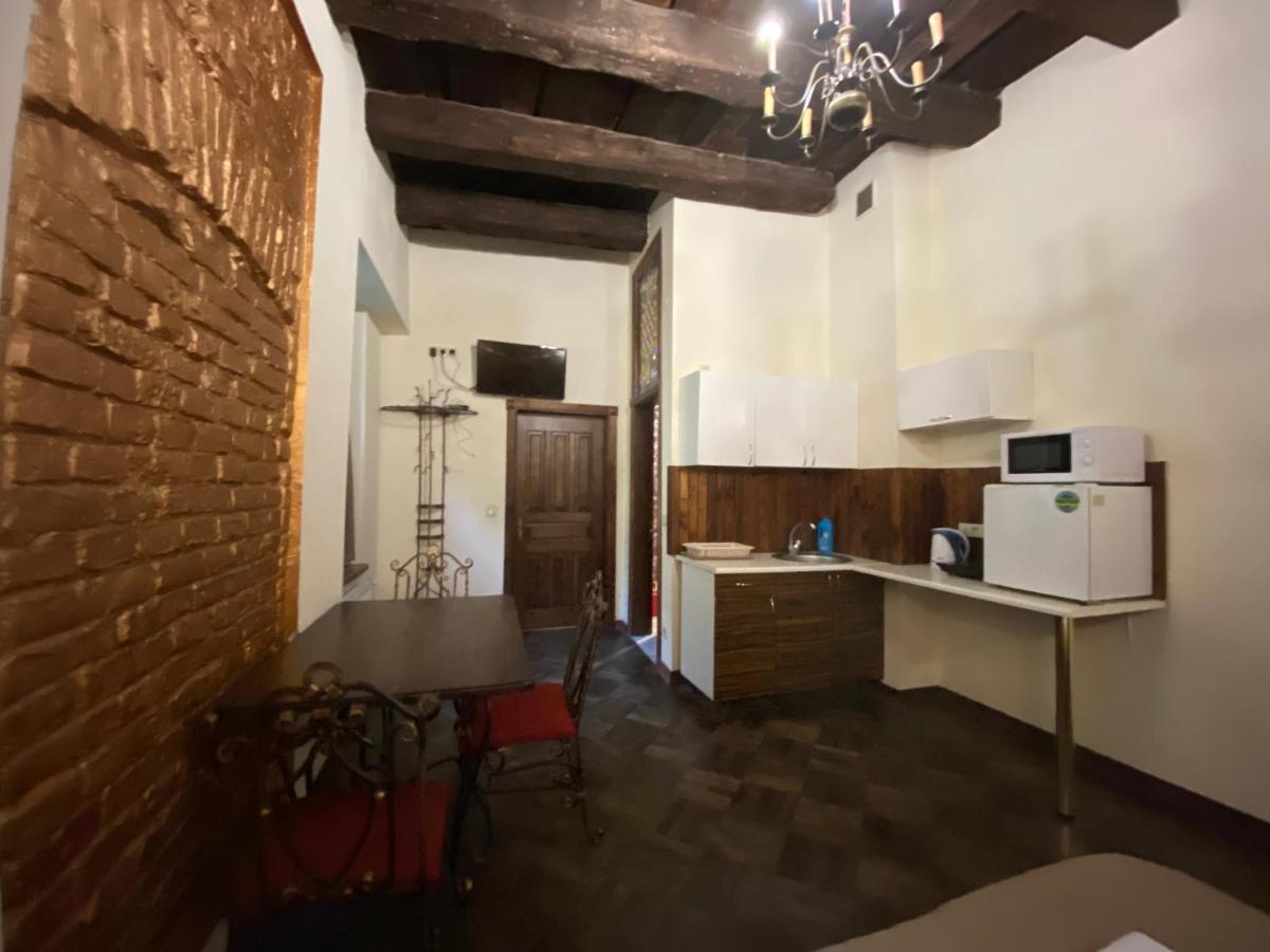 Квартира В Центрі На Вулиці Лесі Українка 19 Lviv Buitenkant foto
