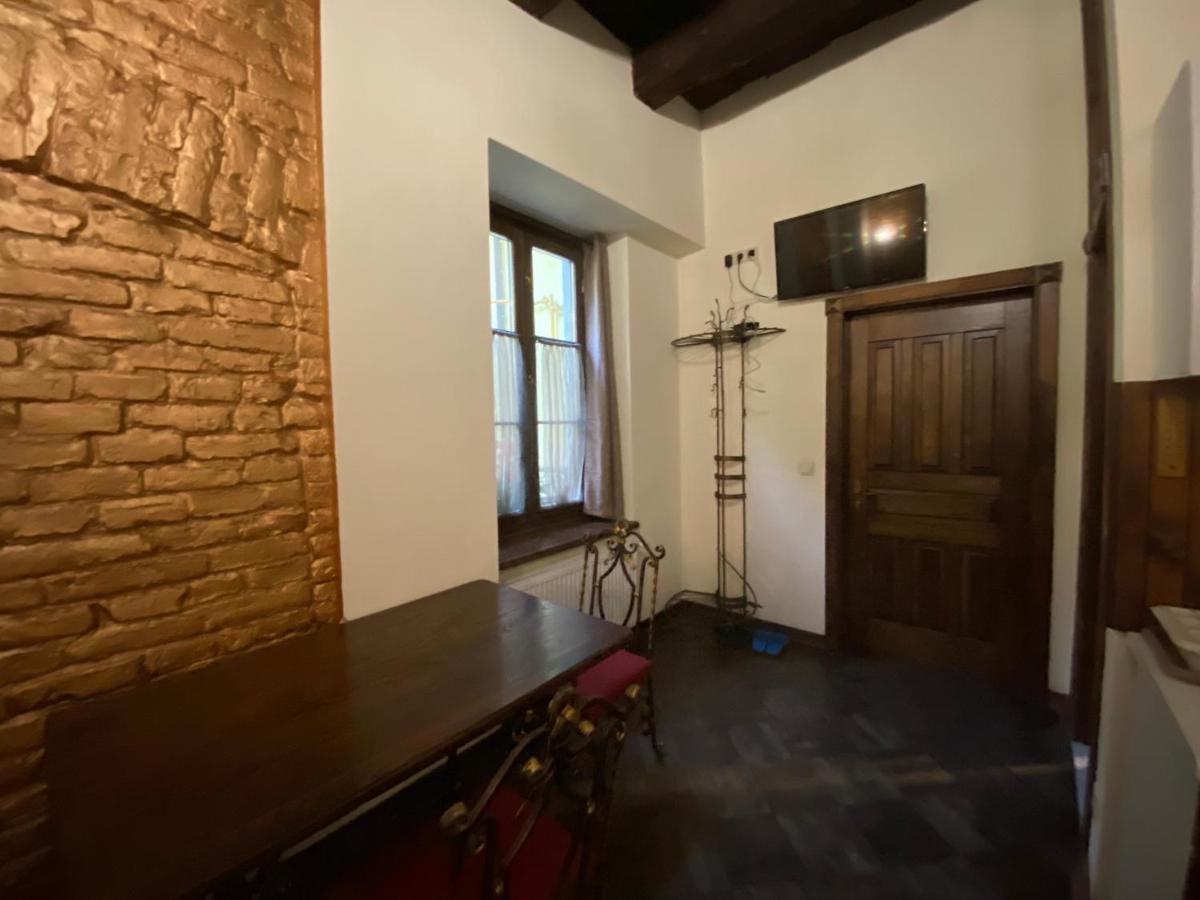 Квартира В Центрі На Вулиці Лесі Українка 19 Lviv Buitenkant foto
