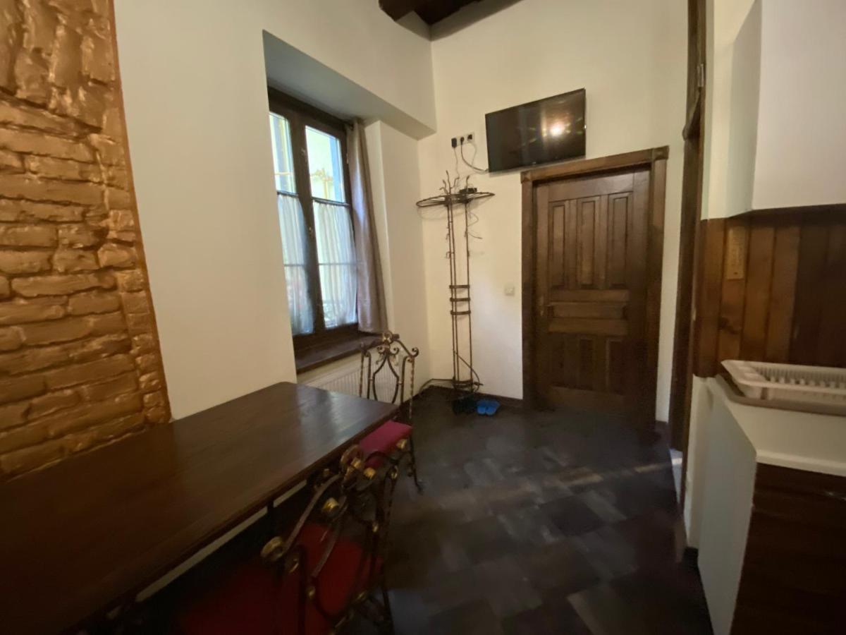 Квартира В Центрі На Вулиці Лесі Українка 19 Lviv Buitenkant foto
