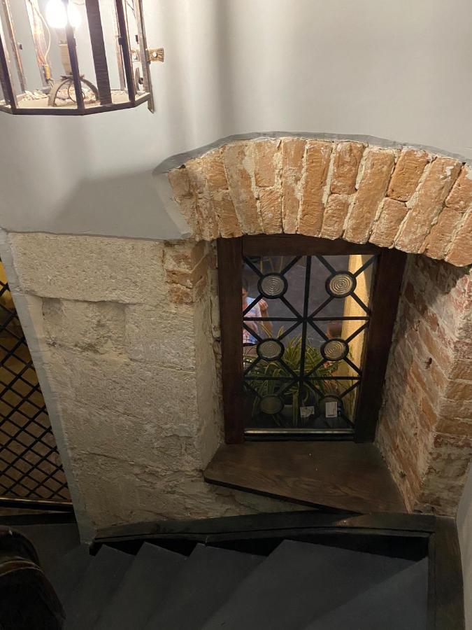 Квартира В Центрі На Вулиці Лесі Українка 19 Lviv Buitenkant foto